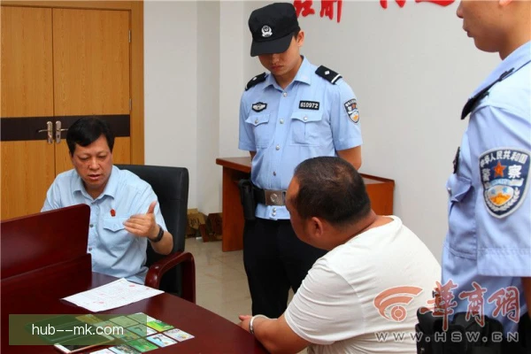 某新人边路传中精准制导，老将头球一锤定音